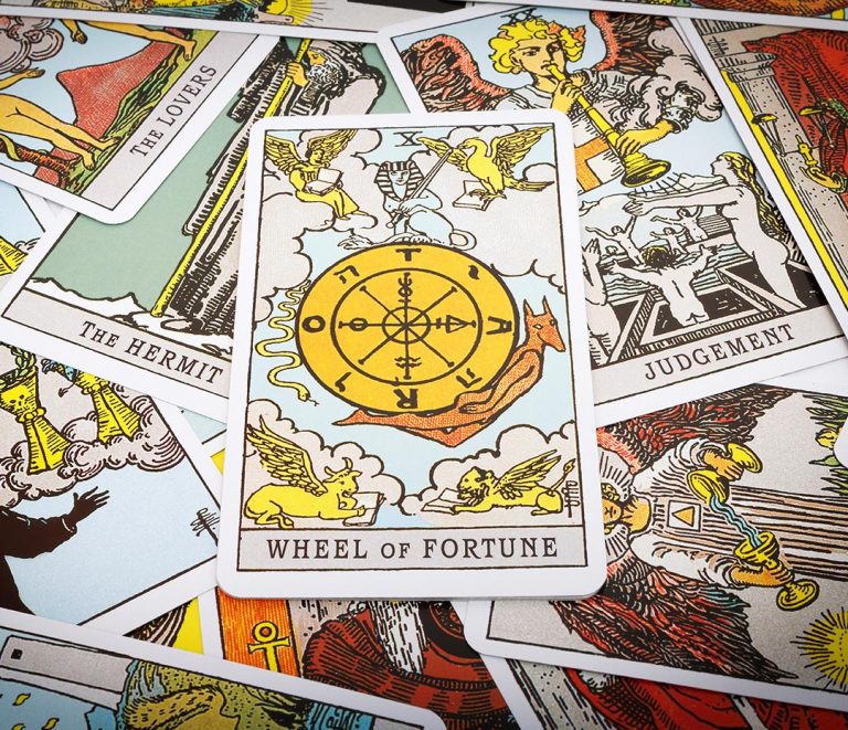 8 Best Psychic & Tarot Cards
