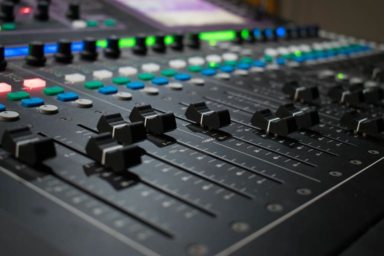 10 Best Stores for Cheap DJ Controllers